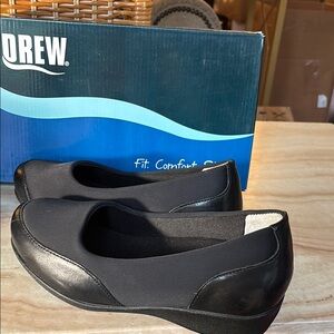 London by DREW Black flats EXTRA WIDE size 6 WW. New